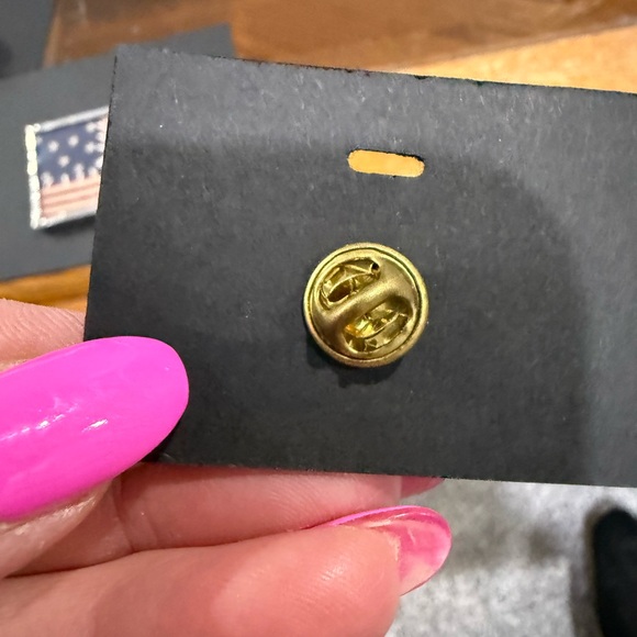 Best Grandma Gold Script Pin - Picture 3 of 6